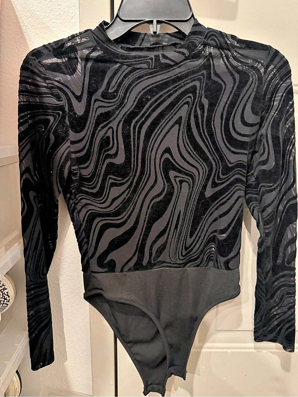 Long Sleeve Abstract Bodysuit in Black & Gray Like New